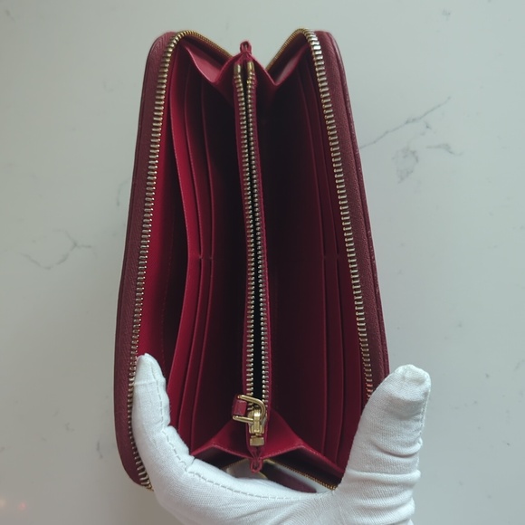 Prada Saffiano zippy wallet - Picture 11 of 17